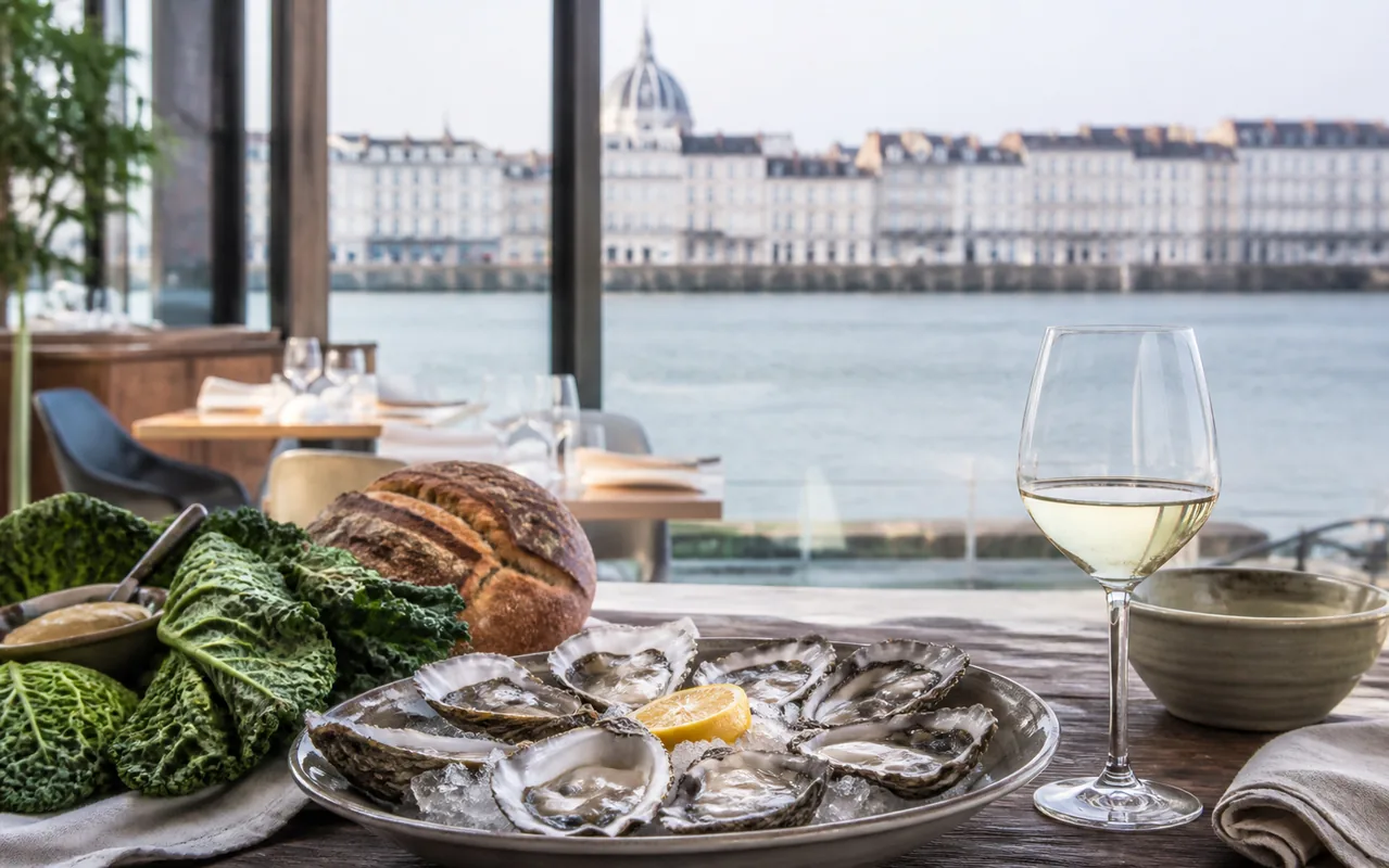 Illustration éditoriale pour découvrir les restaurants et bars à Nantes
