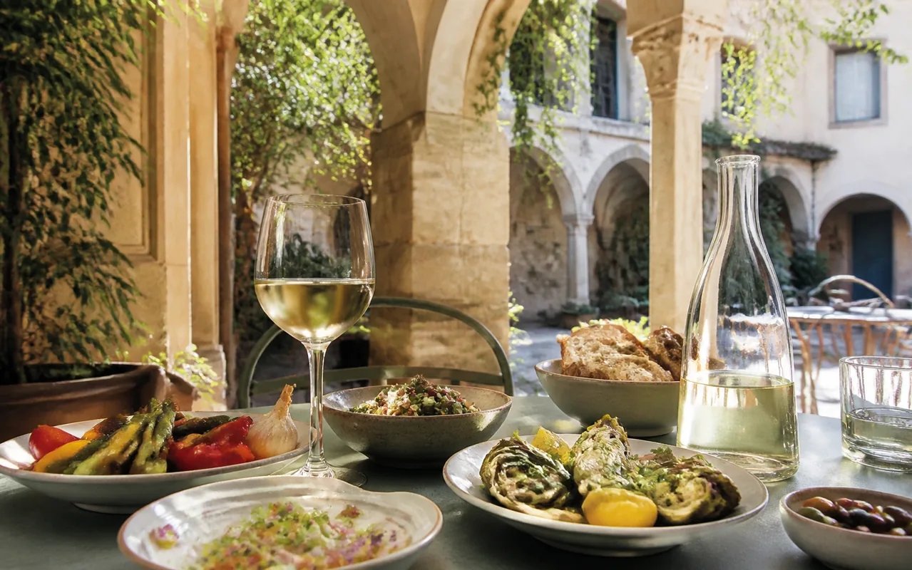Illustration éditoriale pour découvrir les restaurants et bars à Montpellier
